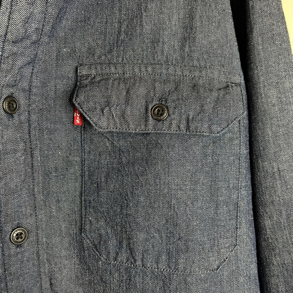 Levi's Relaxed Fit Dark Wash Denim Button Up Long Sleeve Size Medium‎